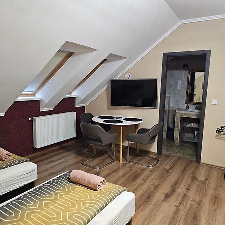 데브레첸 Borostyan Panzio B&B 외부 사진