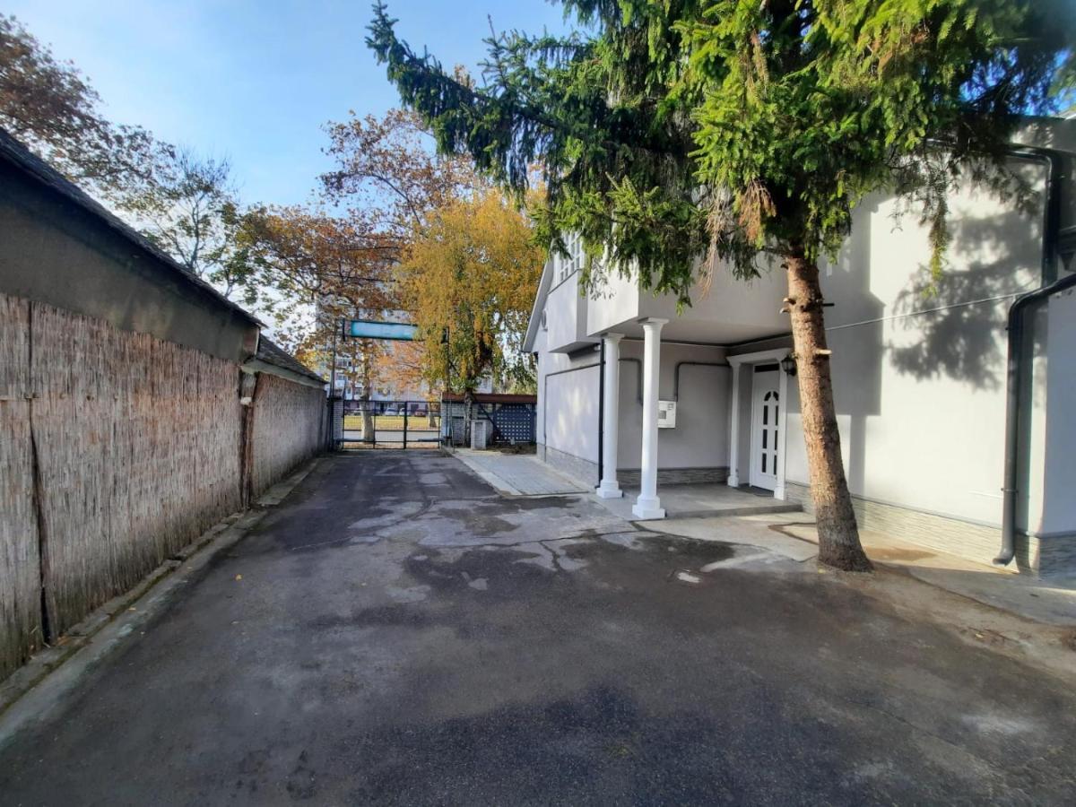 데브레첸 Borostyan Panzio B&B 외부 사진