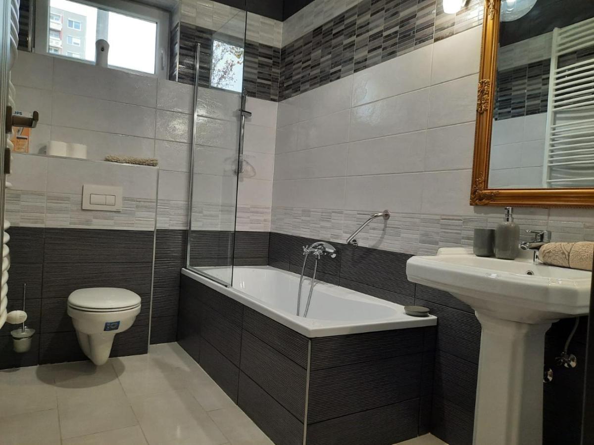 데브레첸 Borostyan Panzio B&B 외부 사진