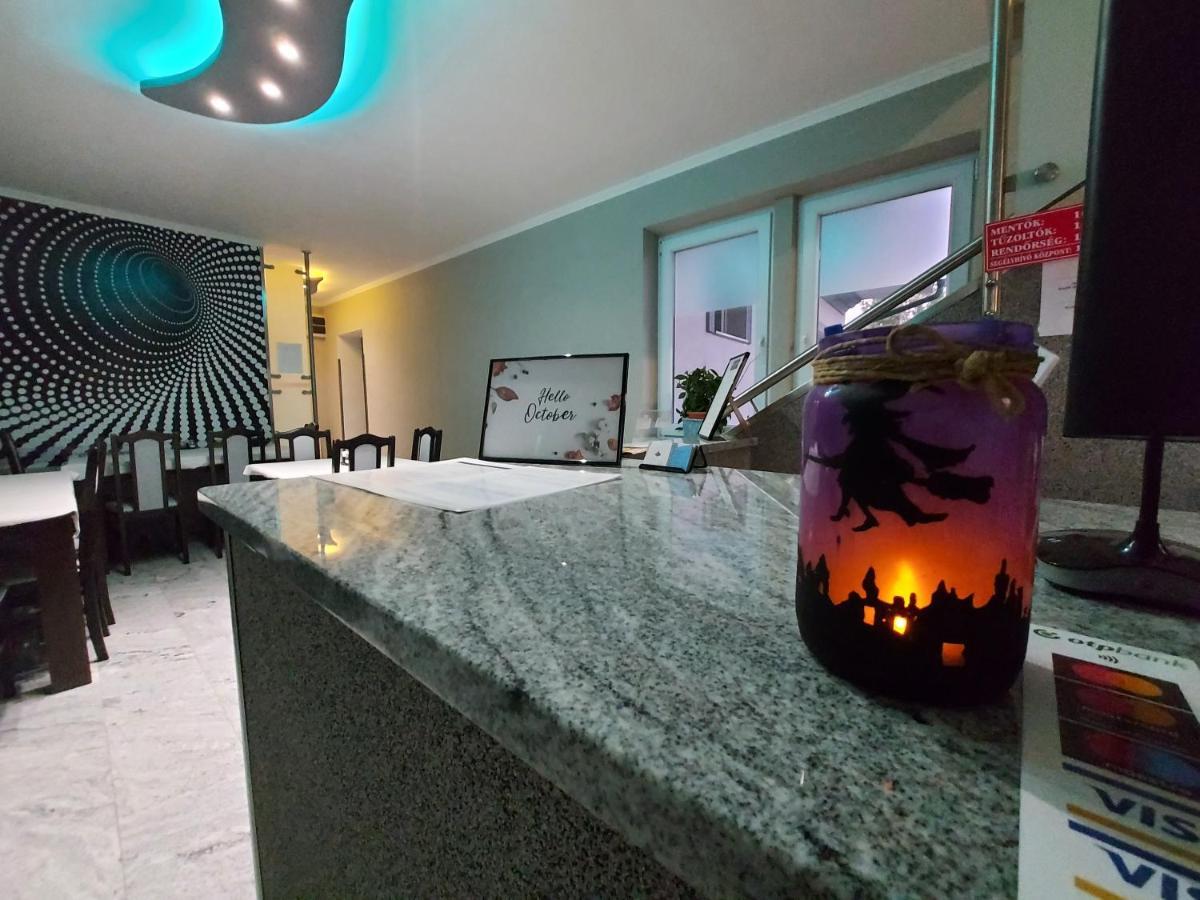 데브레첸 Borostyan Panzio B&B 외부 사진