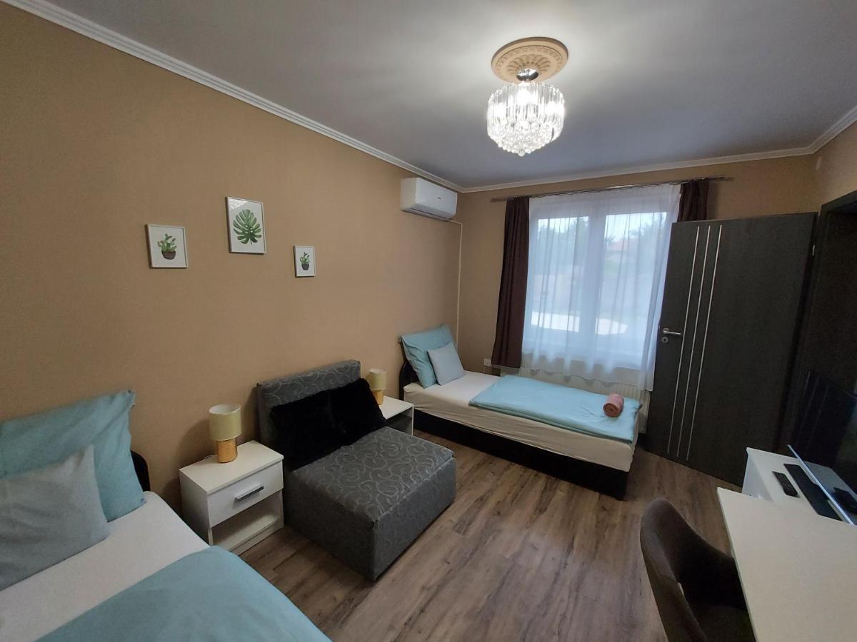 데브레첸 Borostyan Panzio B&B 외부 사진