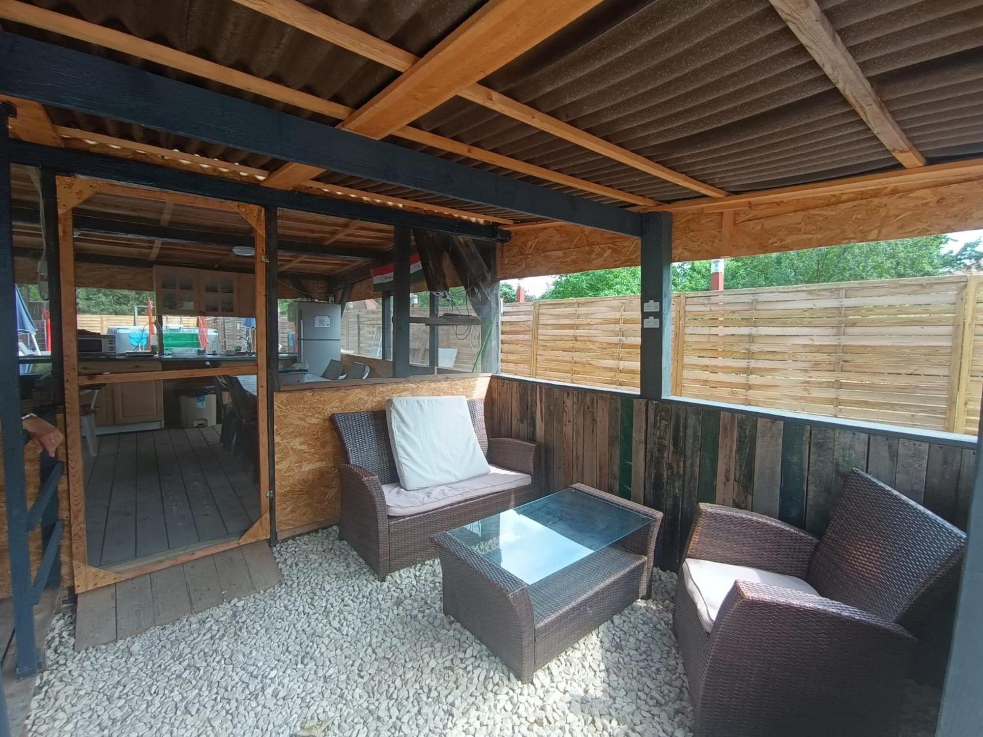 데브레첸 Borostyan Panzio B&B 외부 사진
