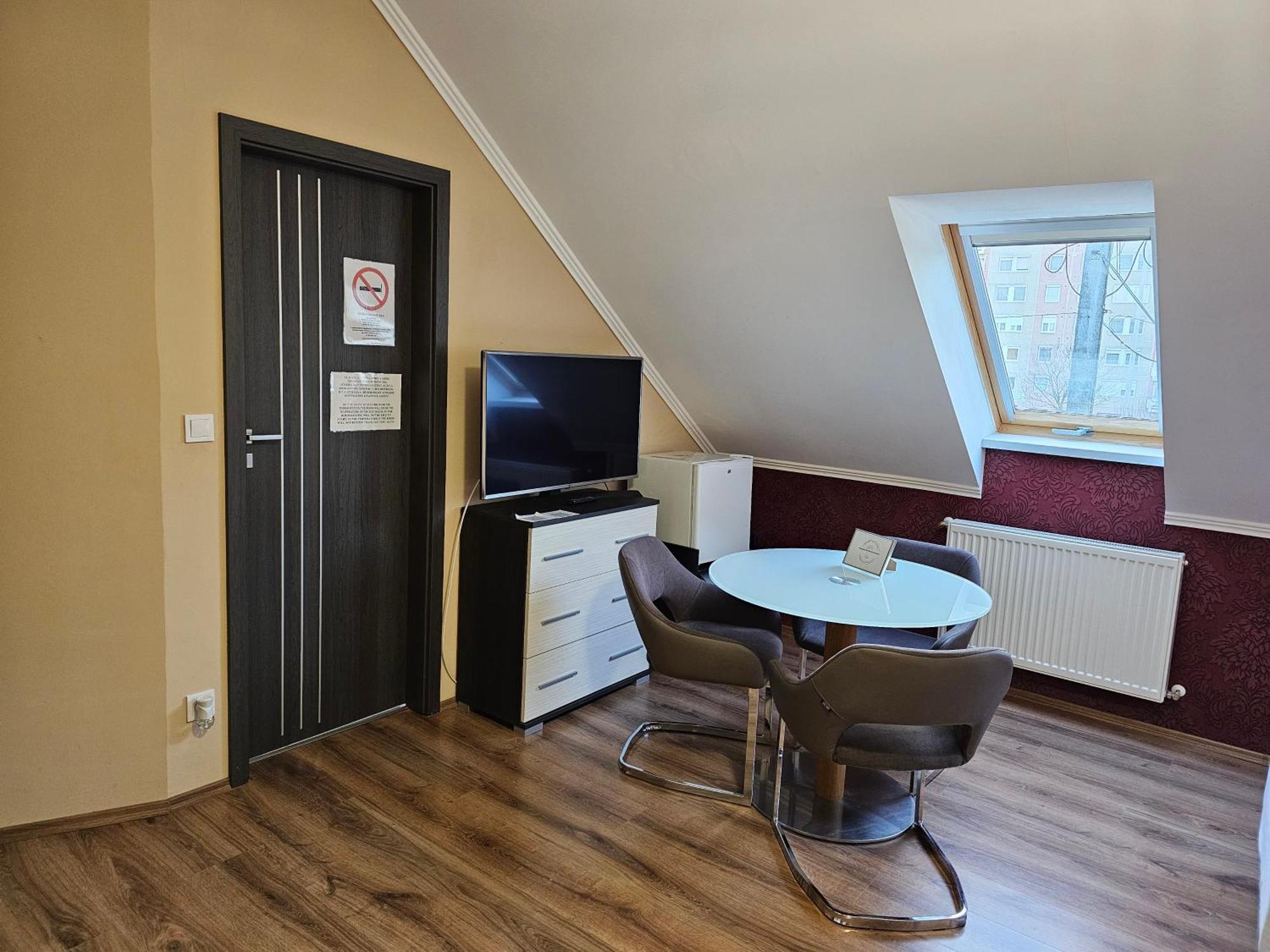 데브레첸 Borostyan Panzio B&B 외부 사진